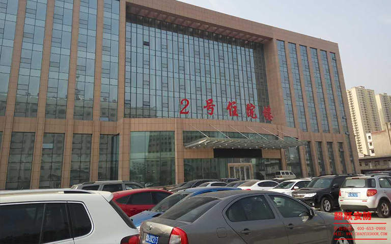 2016.04.11山西省心血管醫(yī)院住院部大樓防火門(mén)粘貼身份證及標(biāo)牌施工